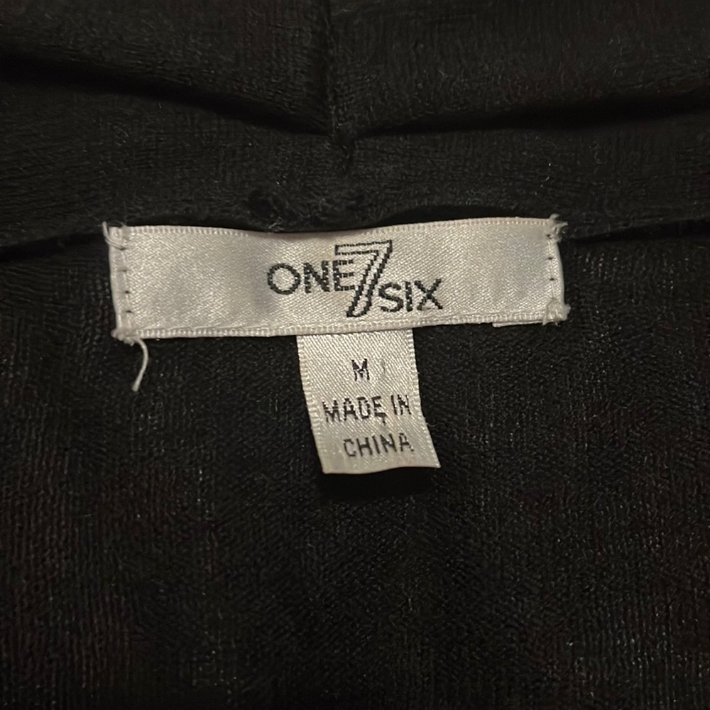 One7six crop top cardigan long sleeve size medium